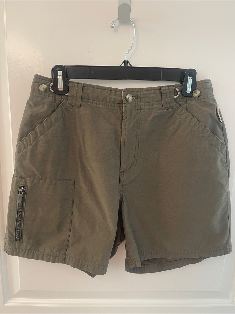 Columbia Women's Olive Cargo Shorts/ High Waisted